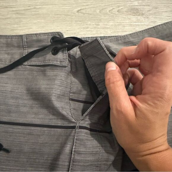 Hurley Grey Stripe Phantom Pinline Boardshorts Swim Board Shorts Size 32 - Picture 10 of 11